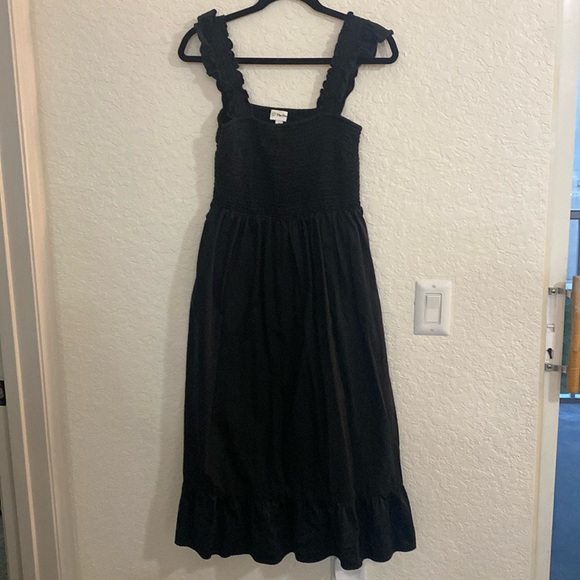 Dresses & Skirts - Black ruffle midi dress